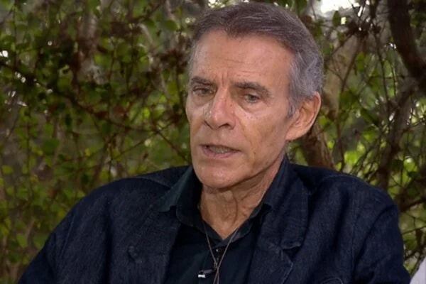 Ex-galã da Globo que pediu doação a fãs para comer se candidata no RJ
