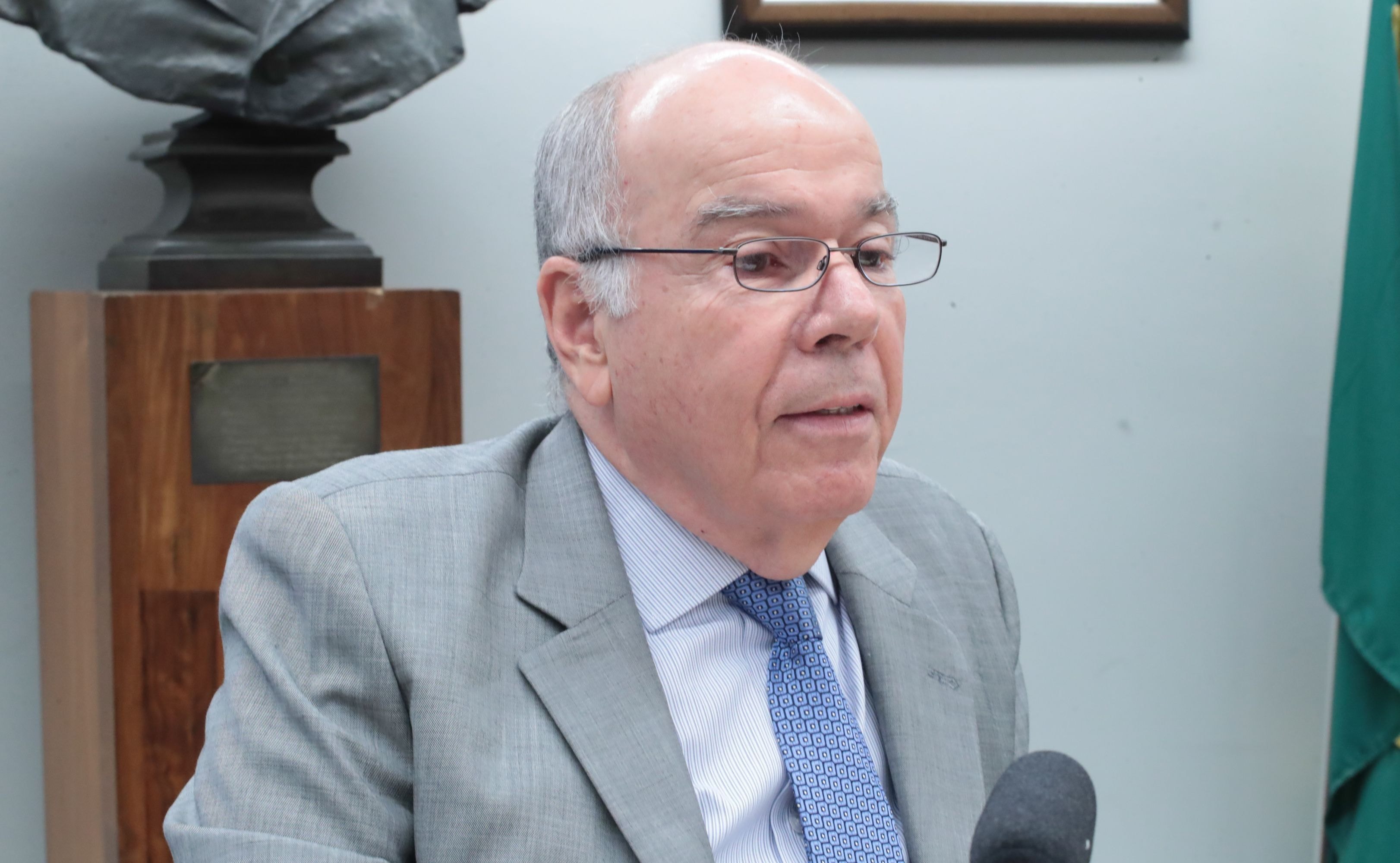 Zema fala em falta de “respeito”, mas diz concordar com críticas de Milei