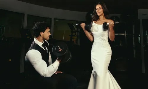 Carla Perez se derrete com ensaio de casamento do filho em academia
