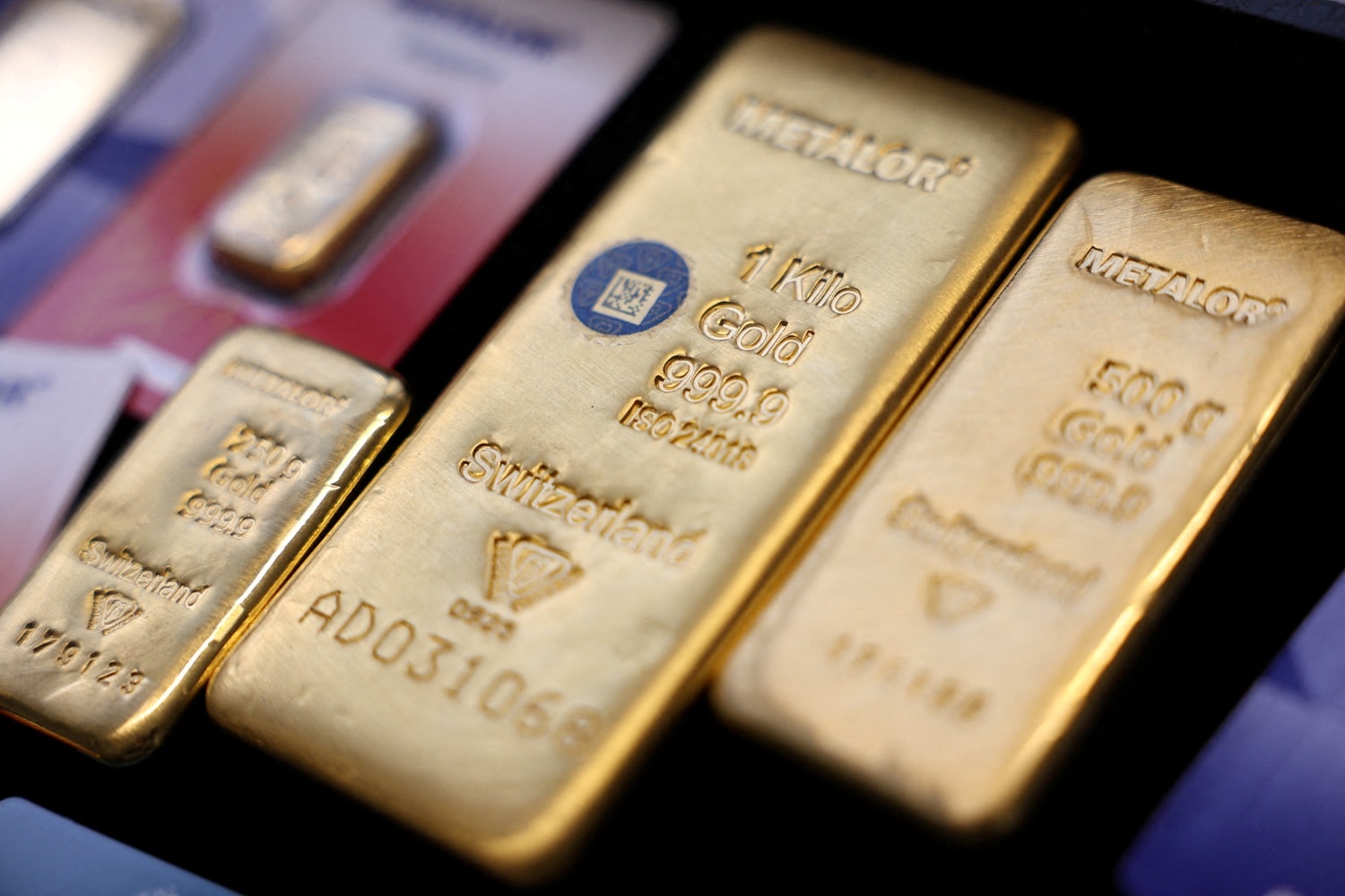 Ouro sobe quase 3% com fala de Waller derrubando dólar e juros dos Treasuries