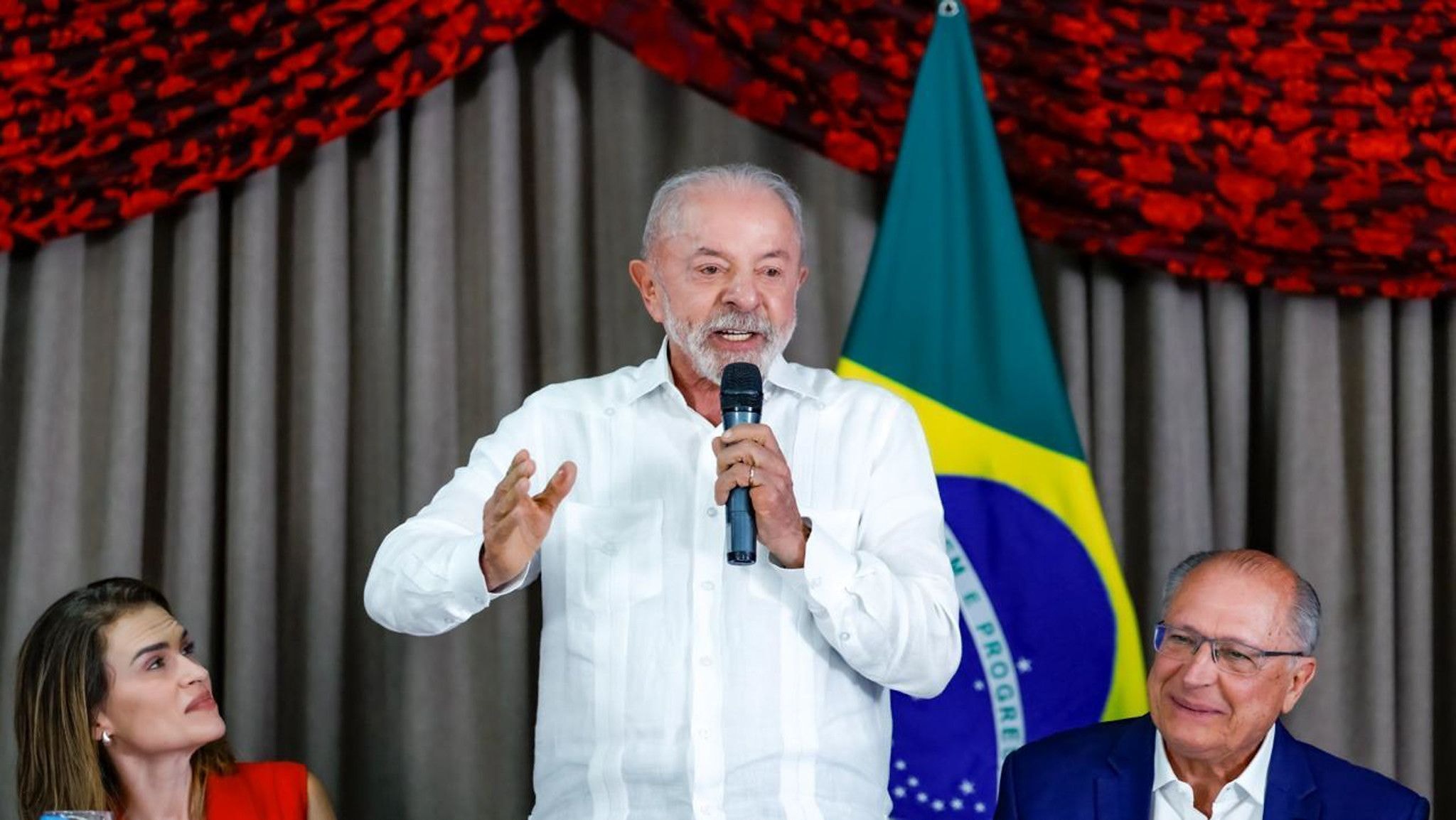 Hamilton Mourão é o único senador a votar contra a PEC do fim da 6×1