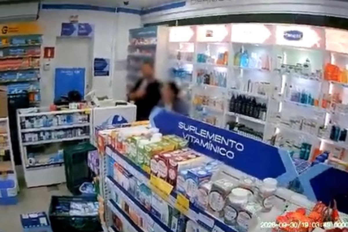 Bodycams gravam resgate de refém e negociação com agressor em hipermercado