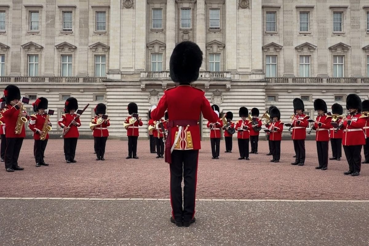 Dolly Parton: Palácio de Buckingham presta homenagem à lenda do country