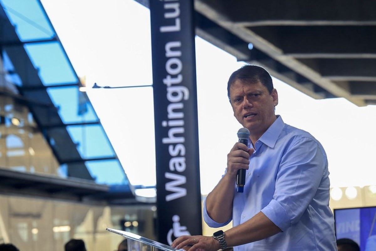 Como trunfo eleitoral, Tarcísio inaugura linha de metrô 8 anos atrasada