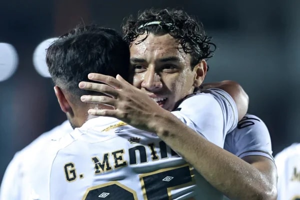 Cuca comemora vitória e confirma retorno de Neymar no Brasileirão