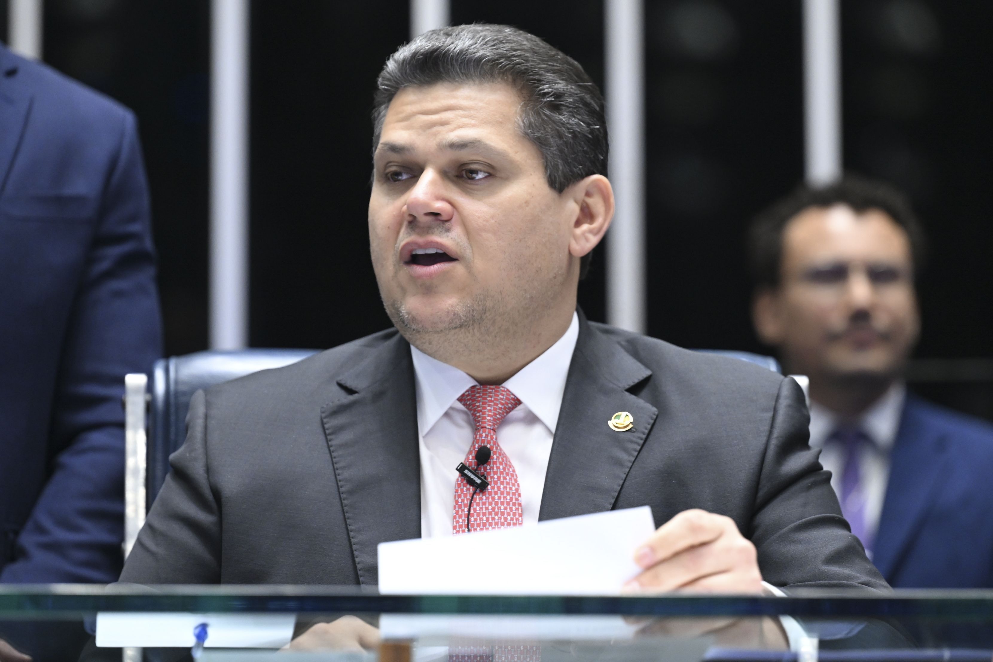 Pedido de CPMI para investigar Lulinha e Luchsinger reúne 86 assinaturas