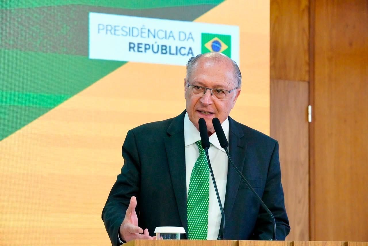 Presidente do PT em Recife pede licença do cargo para apoiar Raquel Lyra