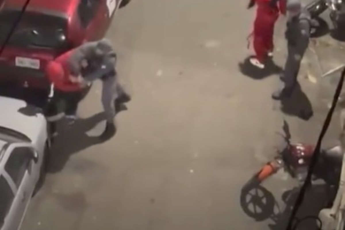 PM dá cotovelada e chutes no rosto de homem rendido em Heliópolis. Veja vídeo