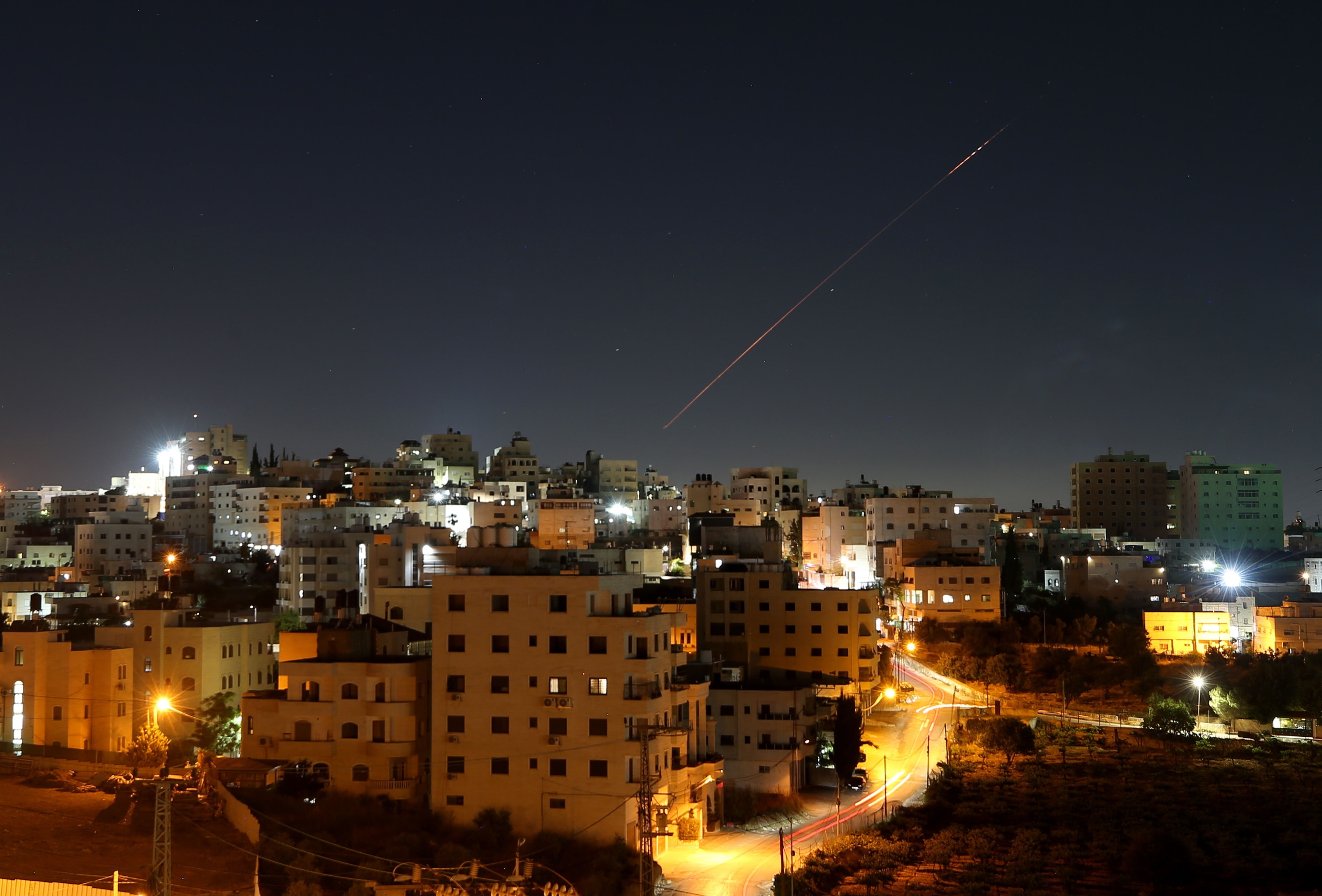 Petroquímica do Irã é atingida por Israel; Tel Aviv intercepta mísseis
