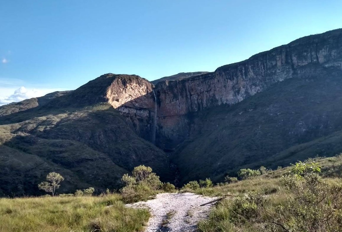 Maior de MG, Cachoeira do Tabuleiro é reaberta ao público após 5 anos