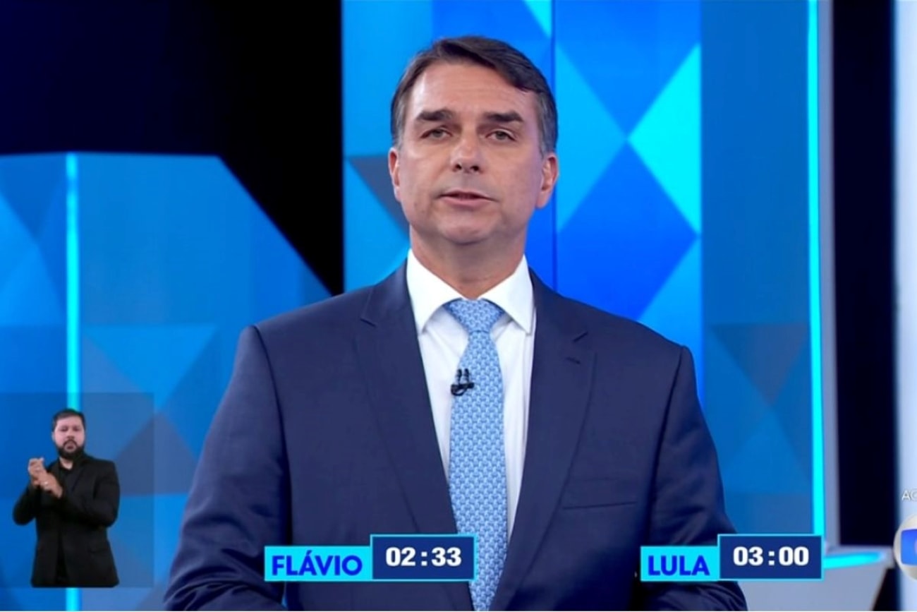Debate: Flávio Bolsonaro promete reajustar salário mínimo acima da inflação