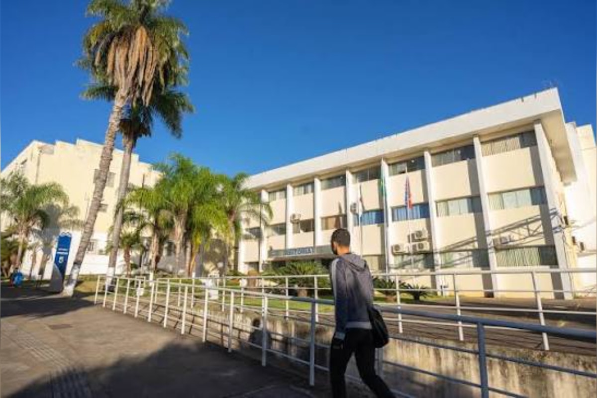 Justiça garante vaga de PCD a técnico com surdez unilateral na Unimontes
