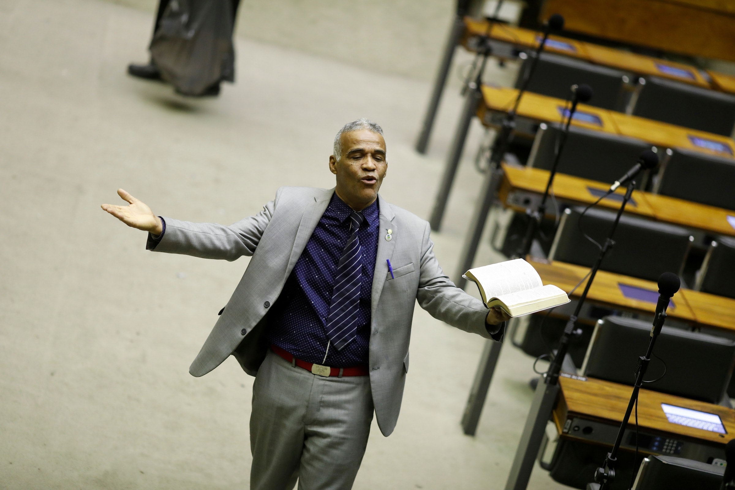 Deputado federal mais votado da Bahia aciona MP contra prefeito de Salvador