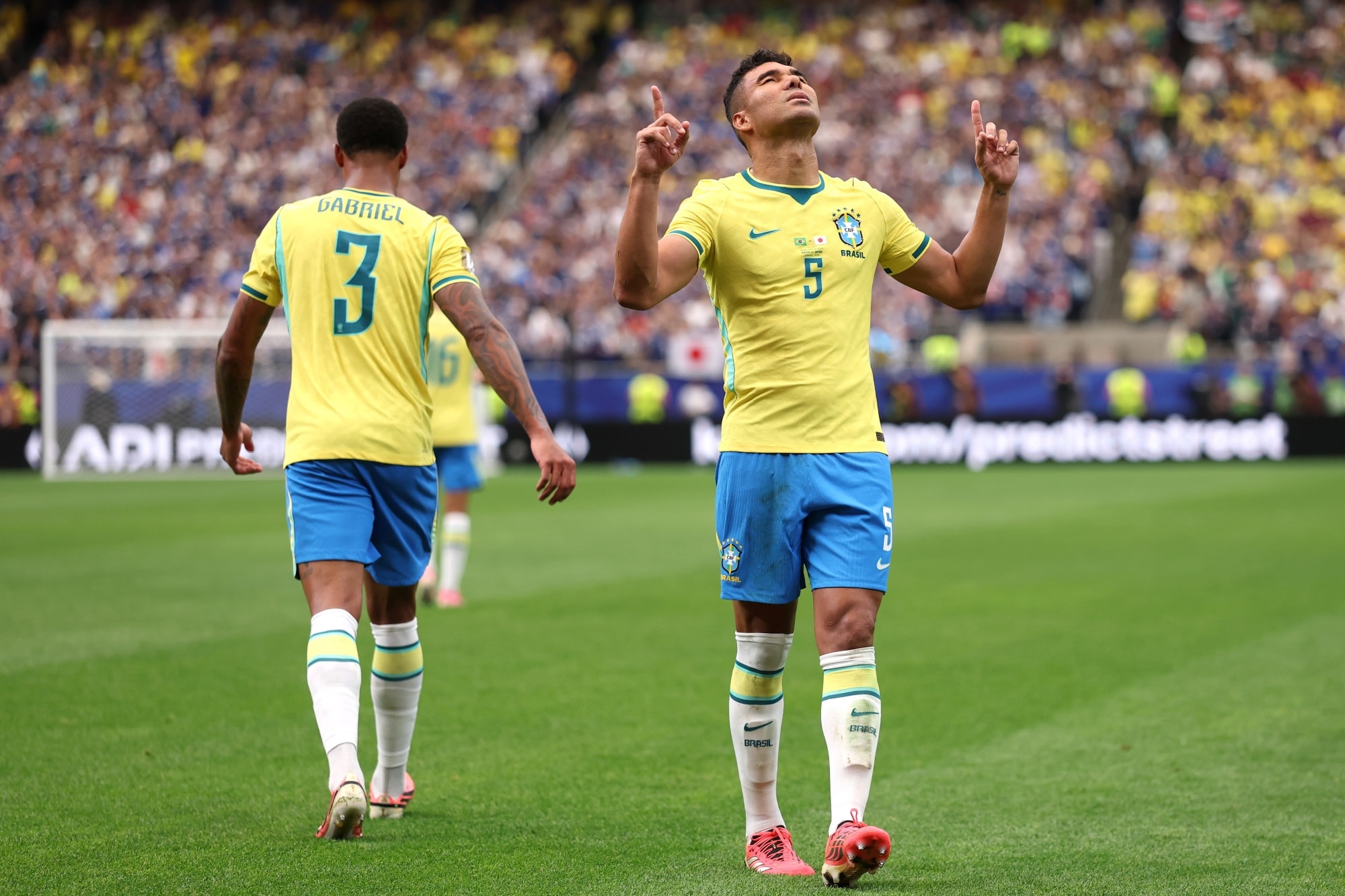Criticado, Casemiro é eleito melhor em campo após gol contra Japão