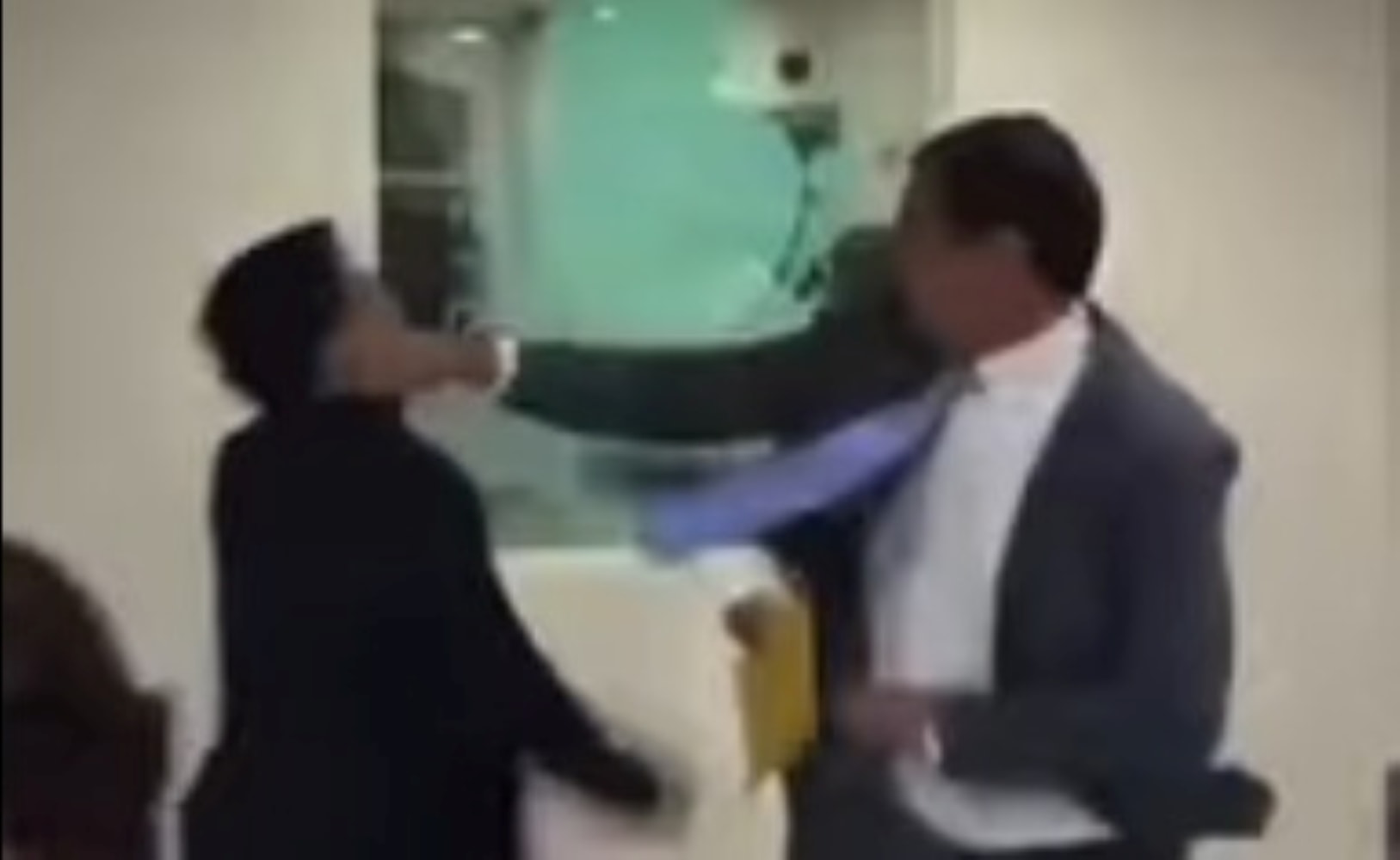 Policial penal é agredido por colega no palácio do governo de Goiás