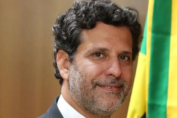 Ministro de Lula ganha aval para integrar conselho de estatal no Ceará