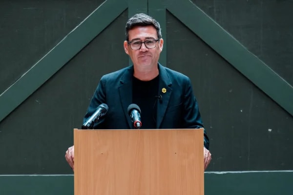 Reino Unido diz a Milei que tem "direito" de explorar petróleo nas Malvinas