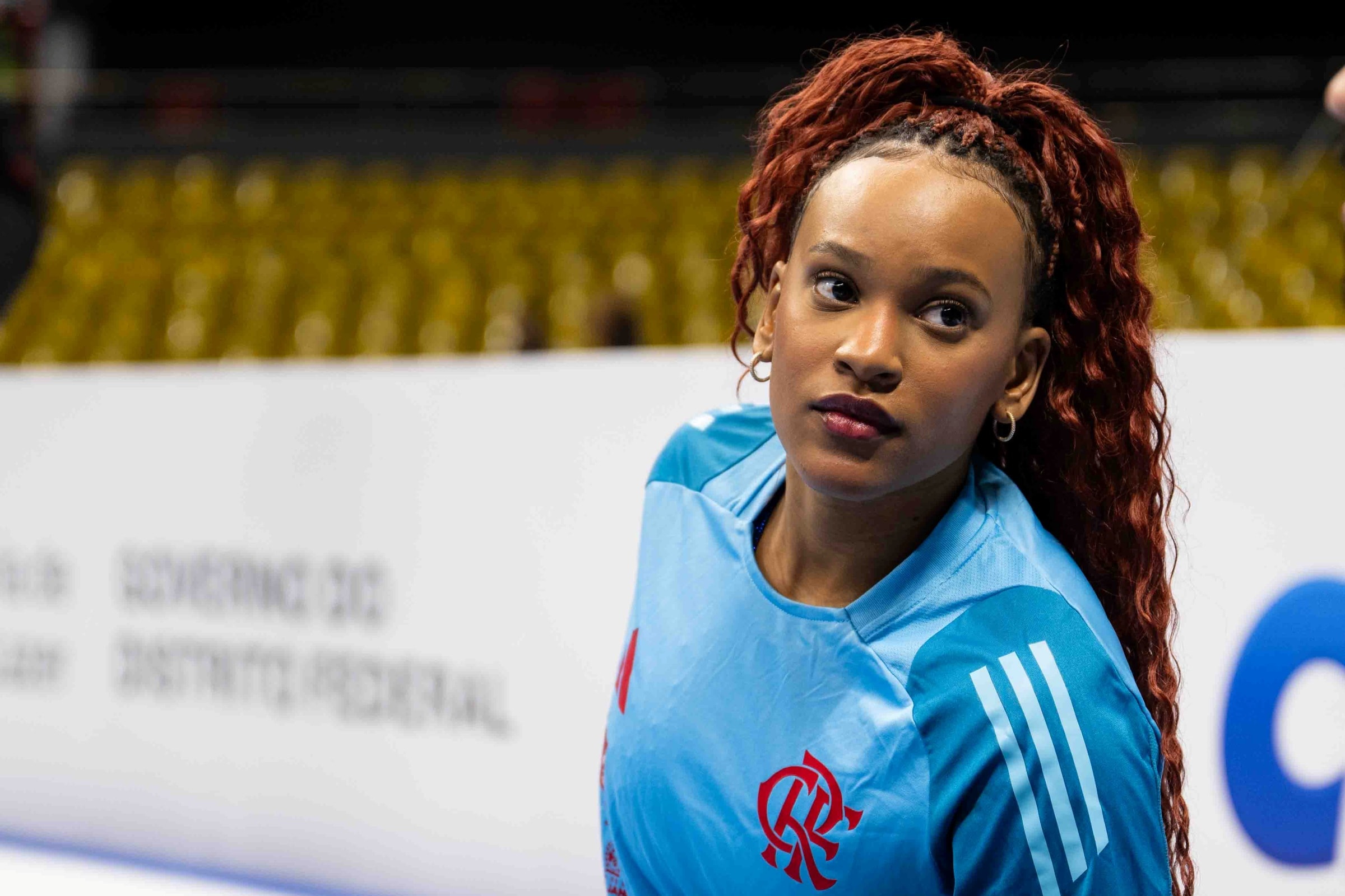 Rebeca Andrade treina série na trave antes de estreia em torneio no DF