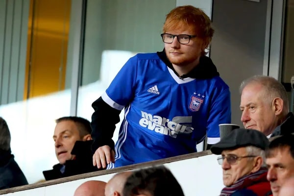 Ed Sheeran perde apoio de artistas após tirar rapper pró-Palestina de shows