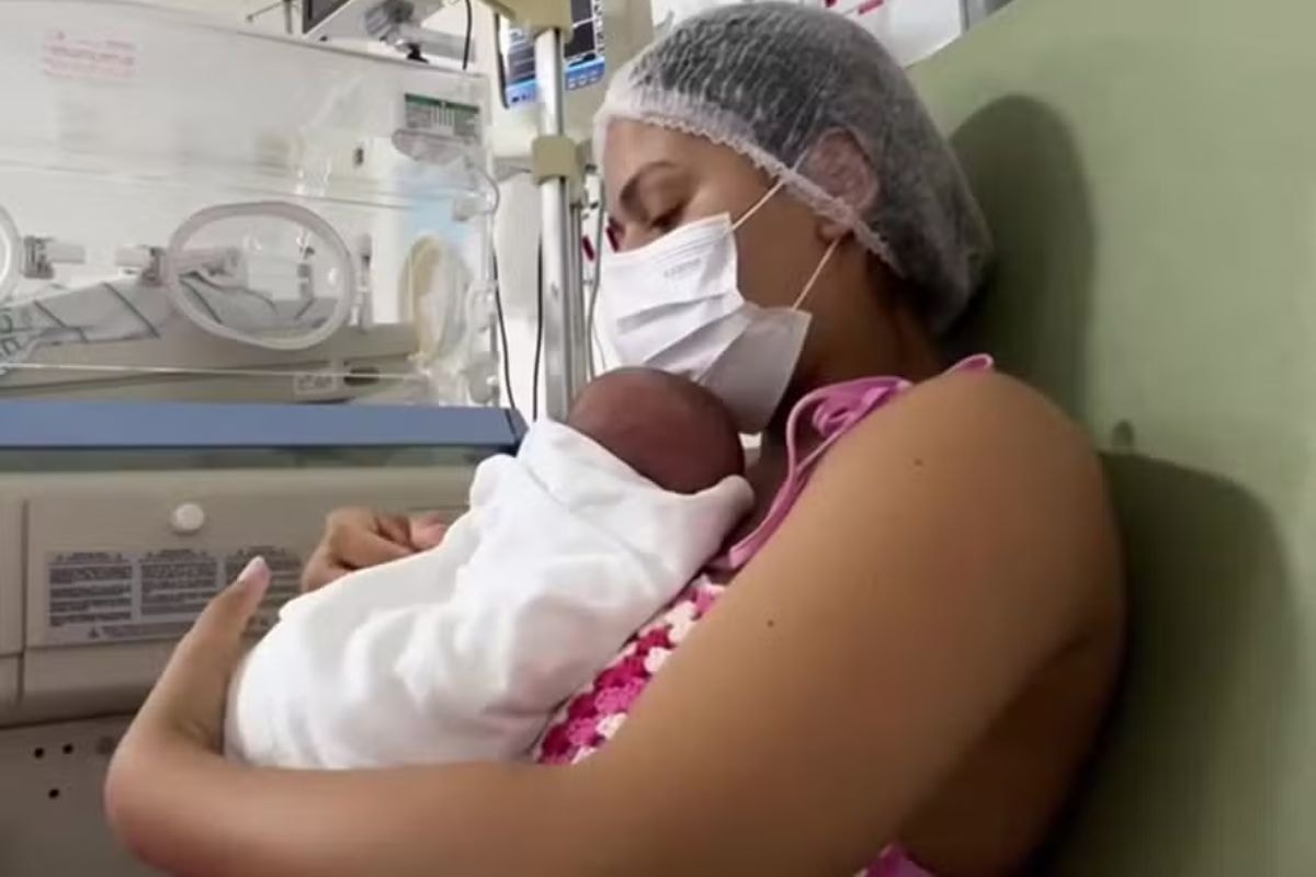 Bruna Lohaine revela que filho nasceu com alteração genética. Veja foto