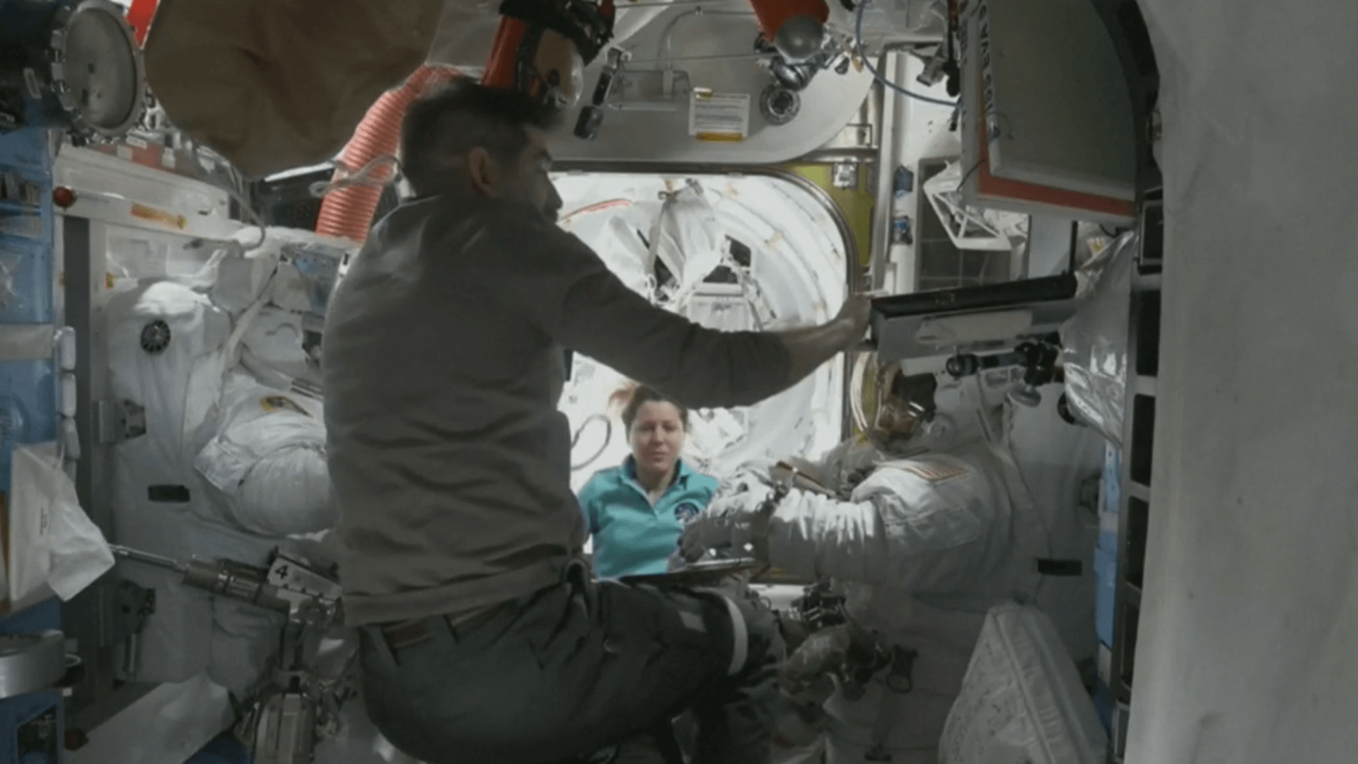 Vídeo: Nave de carga Progress 96 acopla à Estação Espacial Internacional