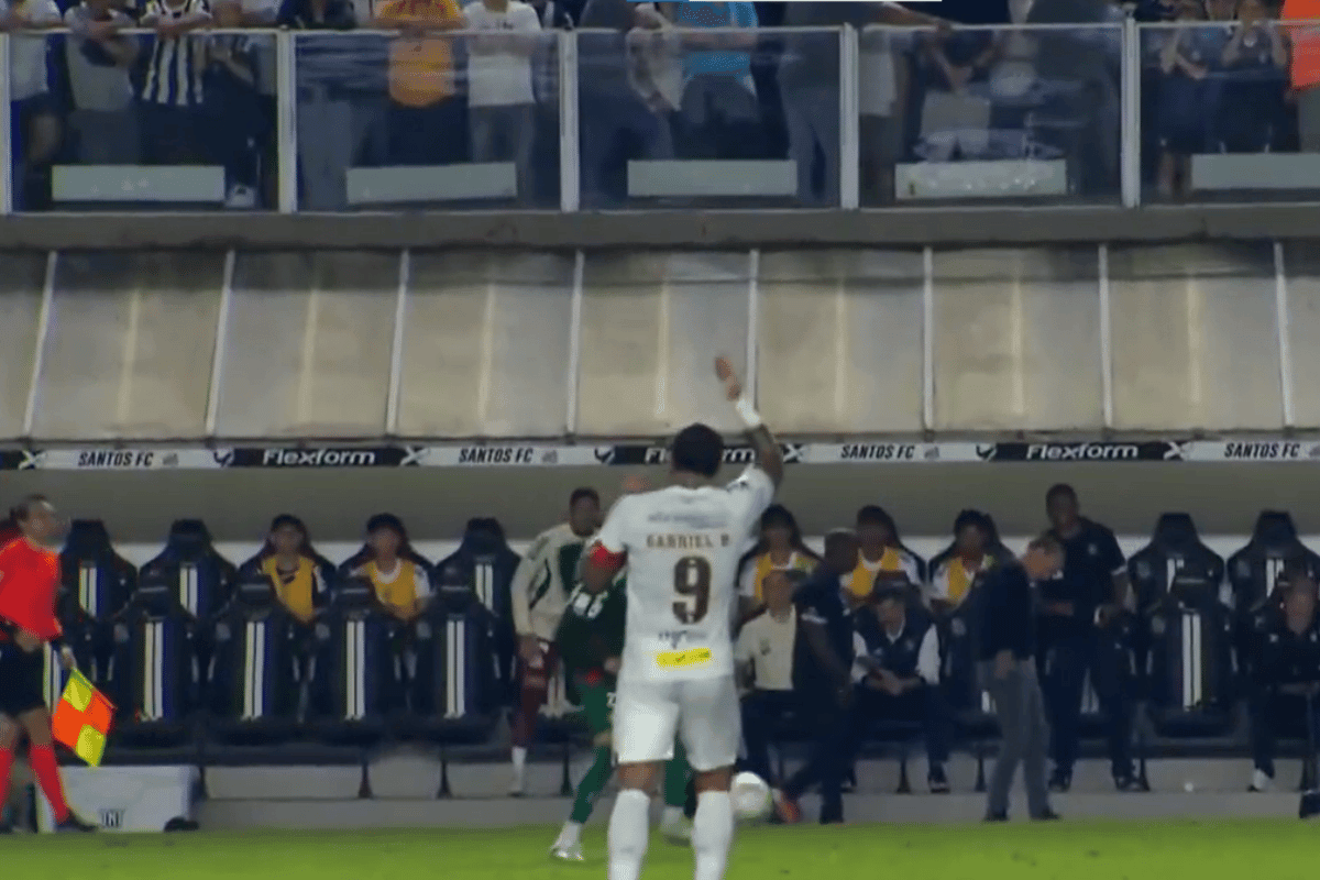 Santos: Gabigol e Cuca discutem no 1º tempo em jogo contra o Palmeiras