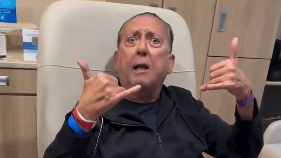 Galvão Bueno passa por cirurgia de hérnia de disco e segue em recuperação