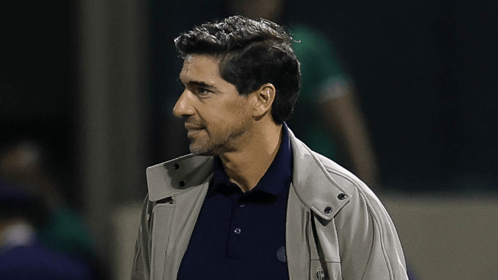 Vivo nas competições, Pedro Emanuel explica planejamento do Vasco