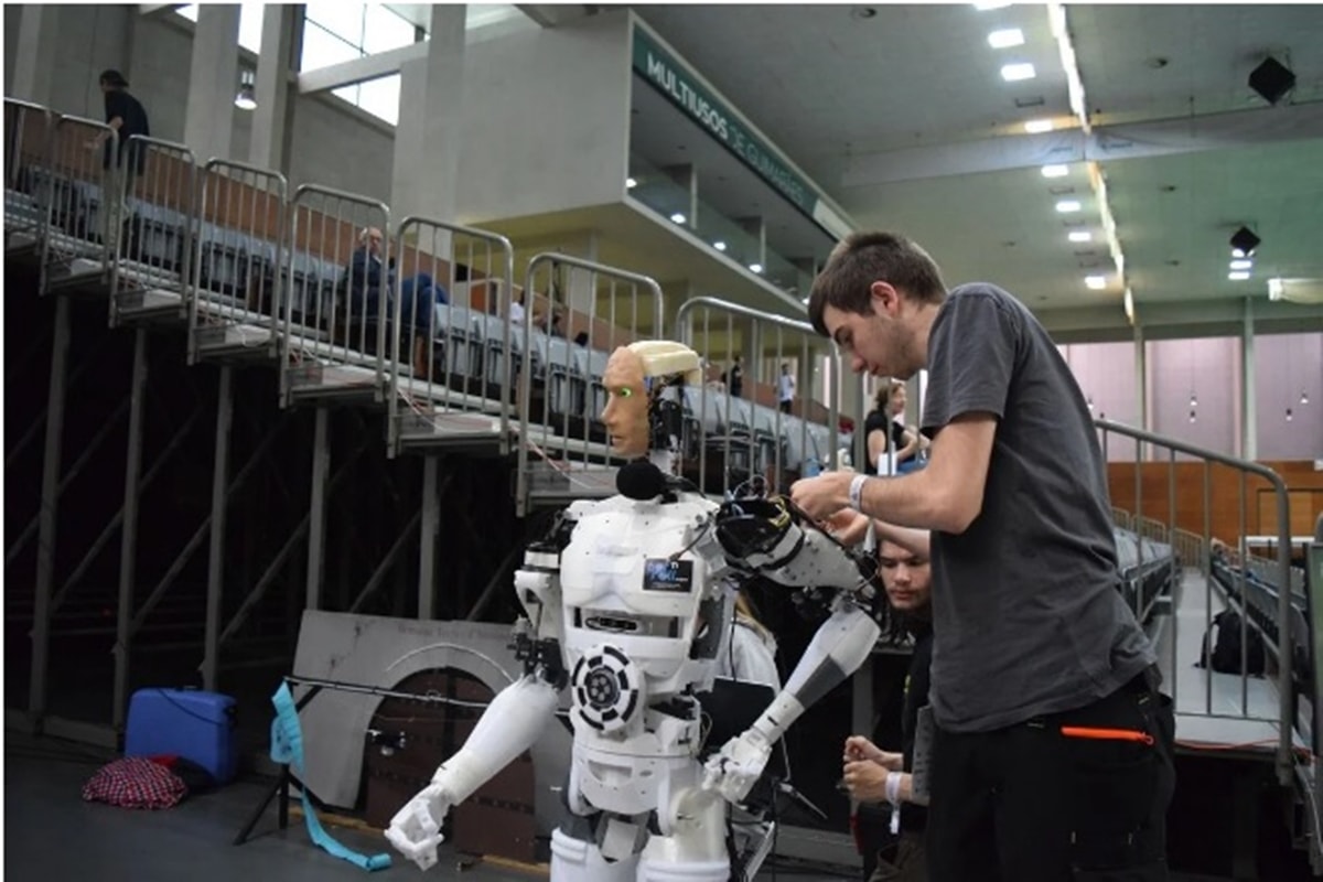 Avanço dos robôs humanoides expõe limites da engenharia no mundo real