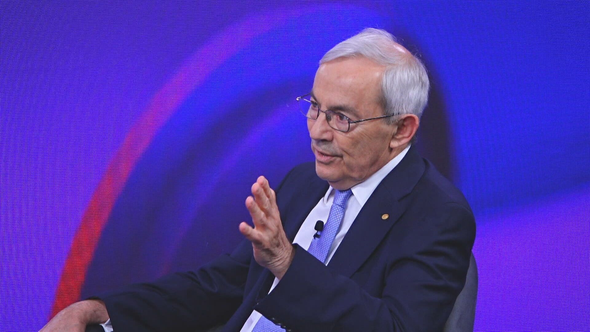 Brasileiro prefere salário e estabilidade a jornada reduzida, diz CNI
