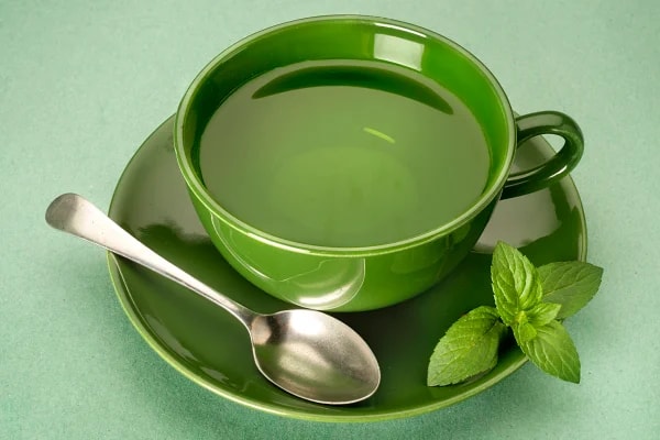 Chá verde: médica explica como a bebida ajuda a reduzir a inflamação