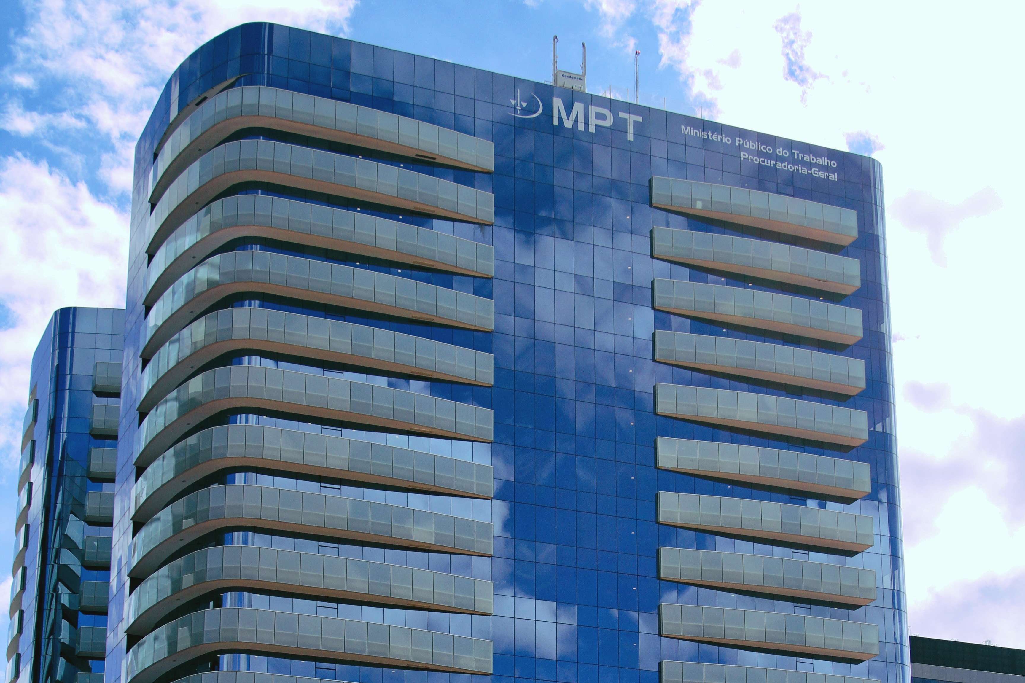 MPT processa Meta em R$ 50 milhões por publicações com assédio eleitoral